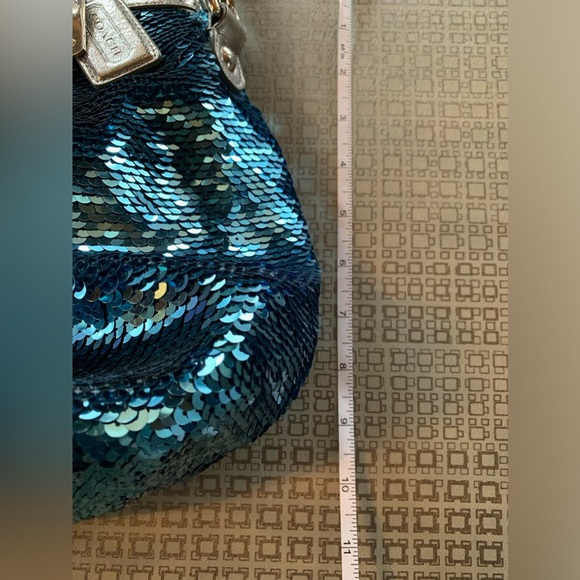 LIMITED EDITION COACH POPPY blue sequin bag with brushed silver leather straps - Picture 7 of 17